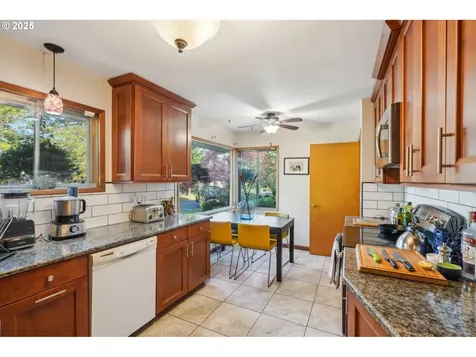 1915 SE 142nd Avenue Portland OR 97233