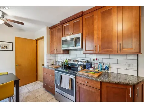 1915 SE 142nd Avenue Portland OR 97233