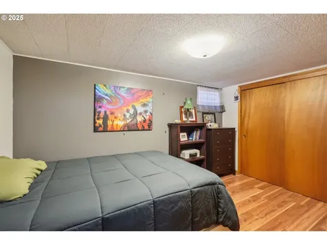 1915 SE 142nd Avenue Portland OR 97233