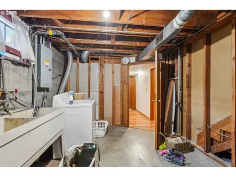 1915 SE 142nd Avenue Portland OR 97233