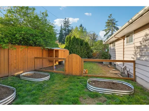 1915 SE 142nd Avenue Portland OR 97233