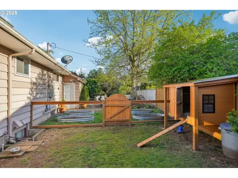 1915 SE 142nd Avenue Portland OR 97233