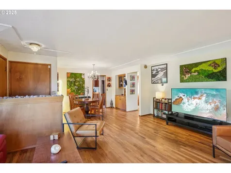 1915 SE 142nd Avenue Portland OR 97233