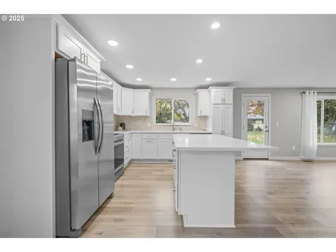 2709 E Walnut Avenue Newberg OR 97132