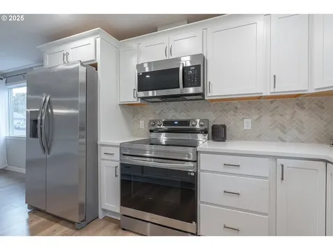 2709 E Walnut Avenue Newberg OR 97132