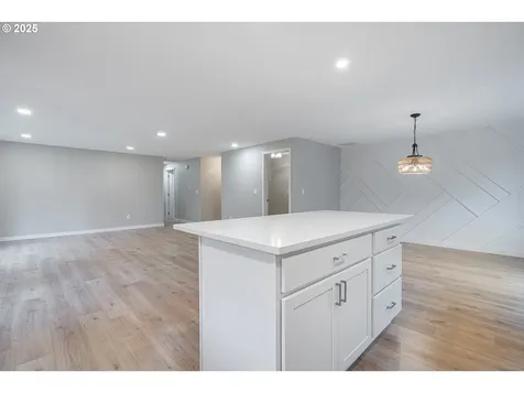 2709 E Walnut Avenue Newberg OR 97132