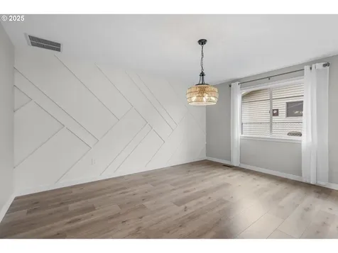 2709 E Walnut Avenue Newberg OR 97132