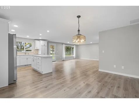 2709 E Walnut Avenue Newberg OR 97132