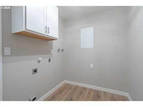 2709 E Walnut Avenue Newberg OR 97132