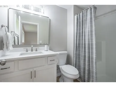 2709 E Walnut Avenue Newberg OR 97132