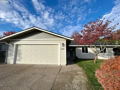2709 E Walnut Avenue Newberg OR 97132