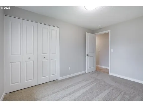 2709 E Walnut Avenue Newberg OR 97132