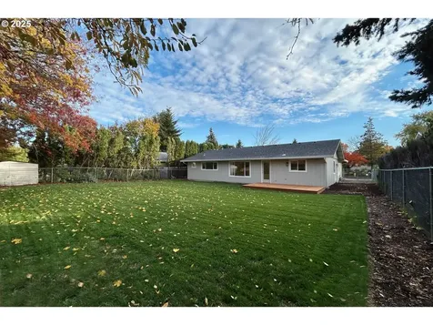 2709 E Walnut Avenue Newberg OR 97132