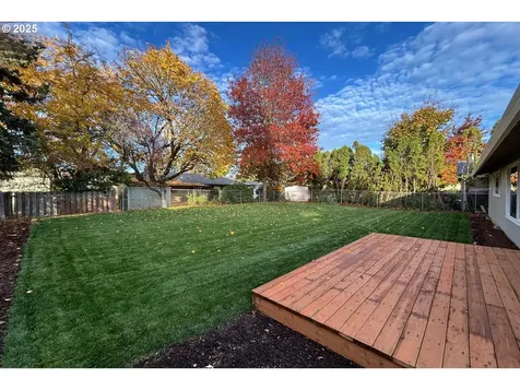 2709 E Walnut Avenue Newberg OR 97132