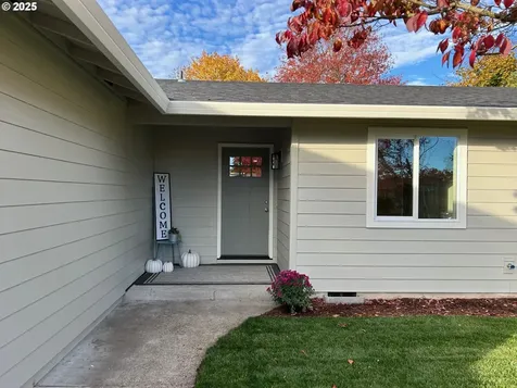 2709 E Walnut Avenue Newberg OR 97132