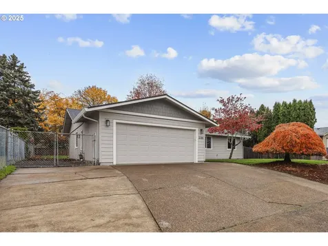 2709 E Walnut Avenue Newberg OR 97132
