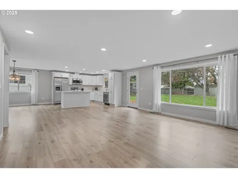 2709 E Walnut Avenue Newberg OR 97132