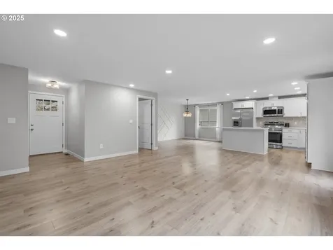 2709 E Walnut Avenue Newberg OR 97132
