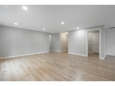 2709 E Walnut Avenue Newberg OR 97132