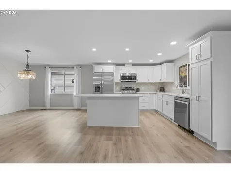 2709 E Walnut Avenue Newberg OR 97132