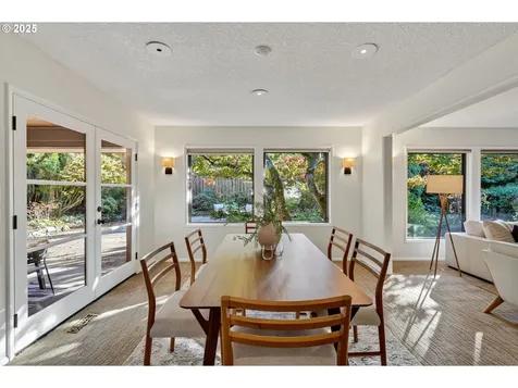 6744 SW Raleighwood Way Portland OR 97225