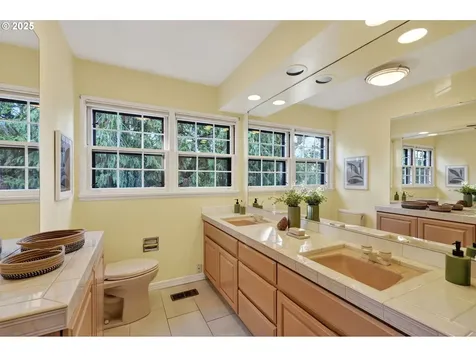 6744 SW Raleighwood Way Portland OR 97225