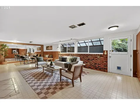 6744 SW Raleighwood Way Portland OR 97225