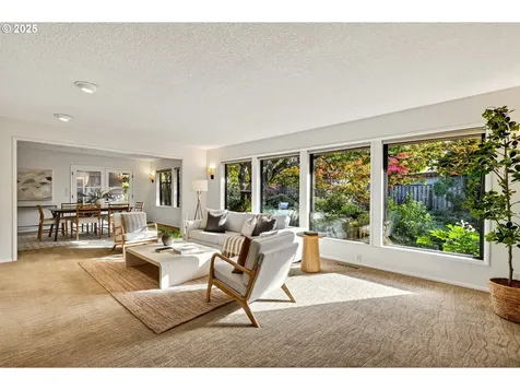 6744 SW Raleighwood Way Portland OR 97225