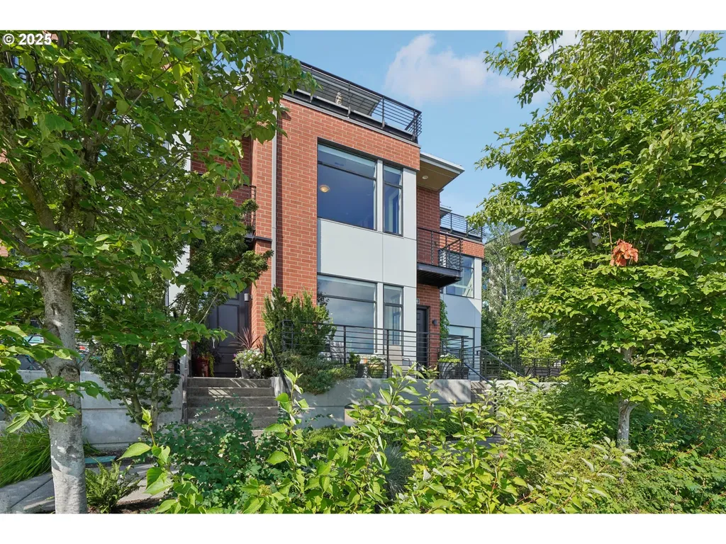 1740 NW Riverscape Street Portland OR 97209