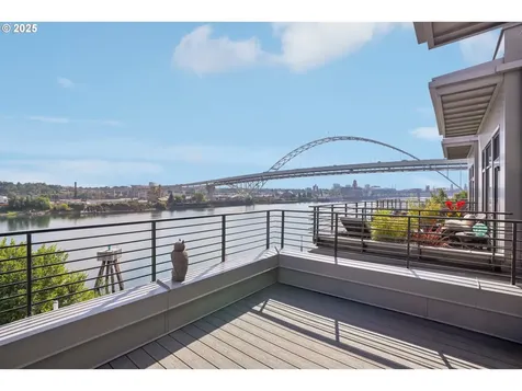 1740 NW Riverscape Street Portland OR 97209