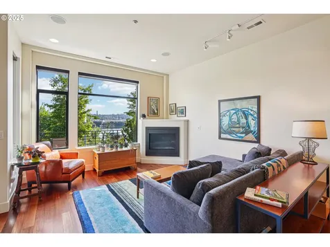 1740 NW Riverscape Street Portland OR 97209