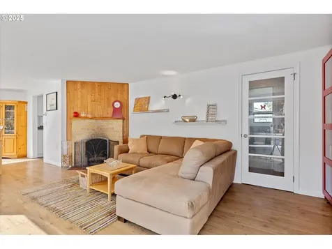 2645 NW Lee Avenue Lincoln City OR 97367