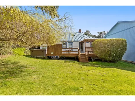2645 NW Lee Avenue Lincoln City OR 97367
