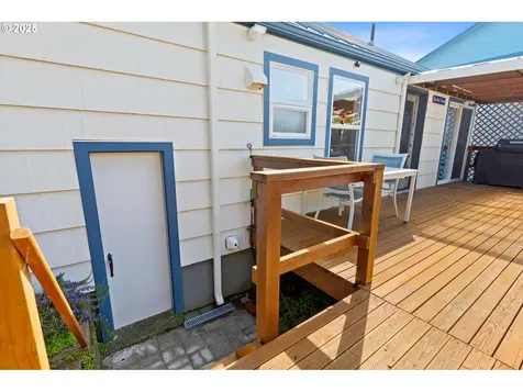 2645 NW Lee Avenue Lincoln City OR 97367
