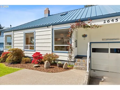 2645 NW Lee Avenue Lincoln City OR 97367