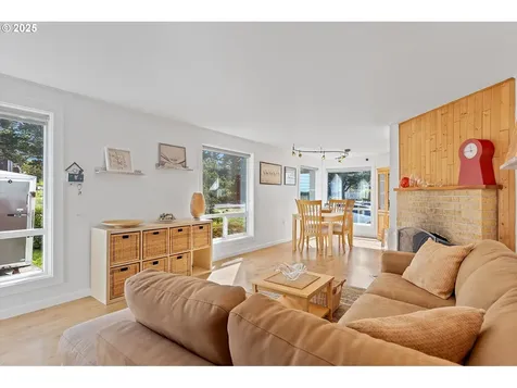 2645 NW Lee Avenue Lincoln City OR 97367