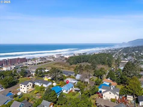2645 NW Lee Avenue Lincoln City OR 97367