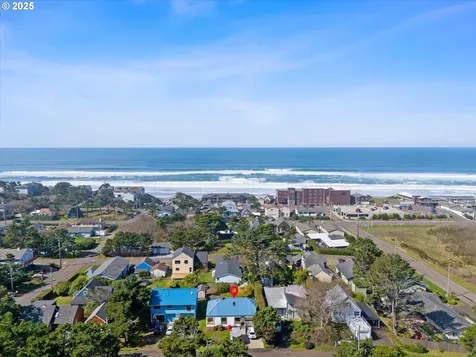 2645 NW Lee Avenue Lincoln City OR 97367