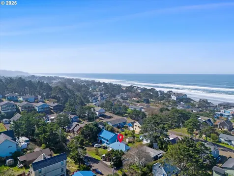 2645 NW Lee Avenue Lincoln City OR 97367