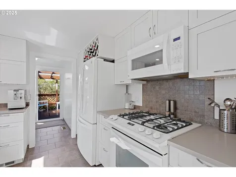 2645 NW Lee Avenue Lincoln City OR 97367
