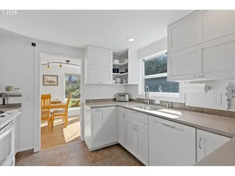 2645 NW Lee Avenue Lincoln City OR 97367