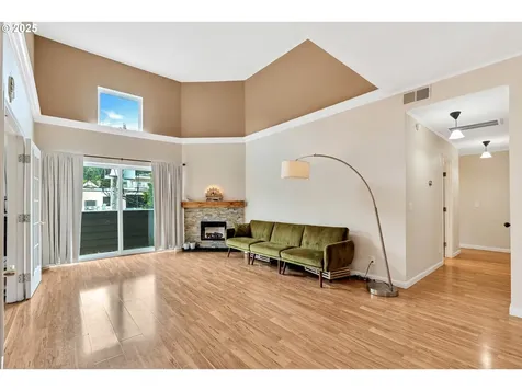 4320 S Corbett Avenue Portland OR 97239