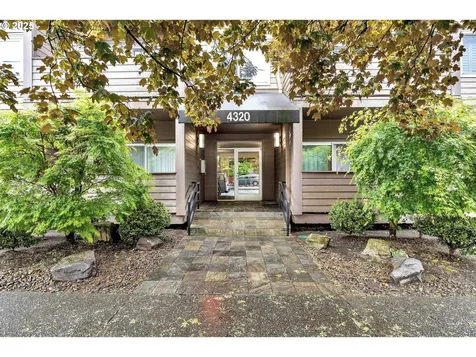 4320 S Corbett Avenue Portland OR 97239