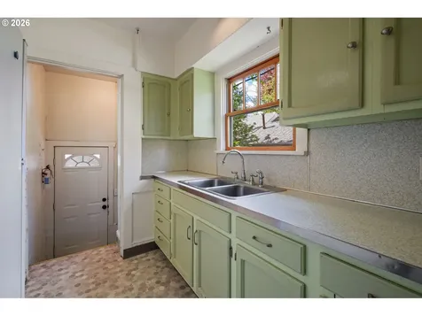 1516 N Winchell Street Portland OR 97217