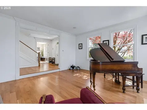 9297 NW Fullner Court Portland OR 97229