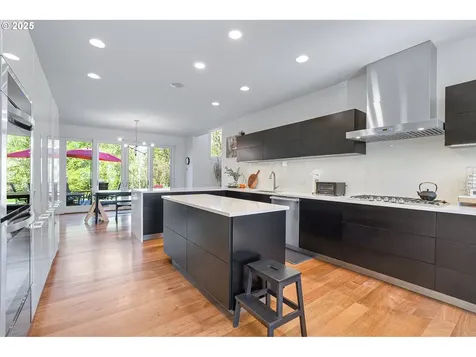 9297 NW Fullner Court Portland OR 97229