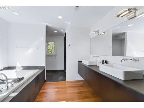 9297 NW Fullner Court Portland OR 97229