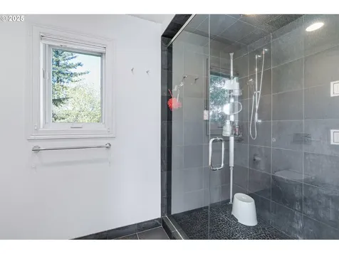 9297 NW Fullner Court Portland OR 97229