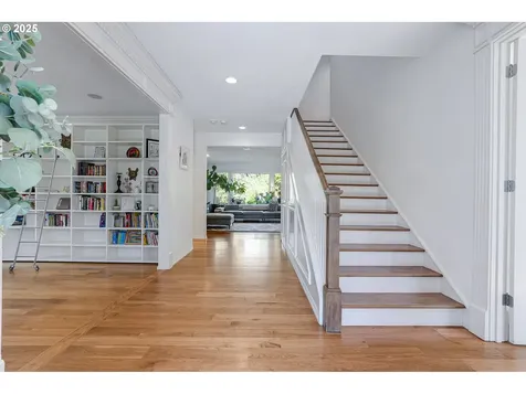 9297 NW Fullner Court Portland OR 97229