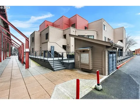 1040 NW Naito Parkway Portland OR 97209